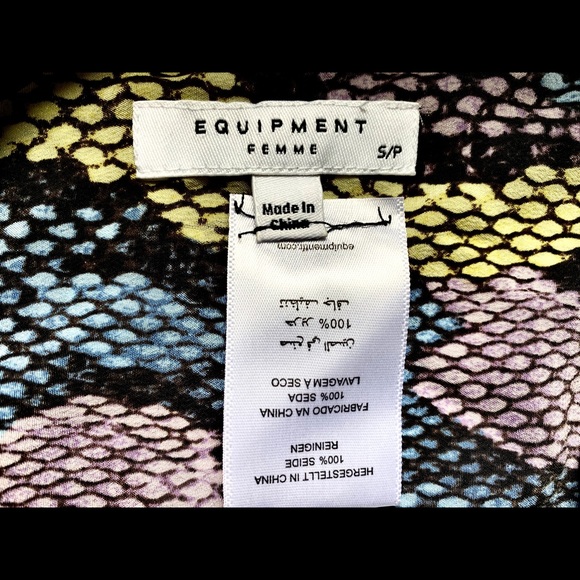 ÉQUIPEMENT silk shirt snake pattern size small. - Picture 6 of 6